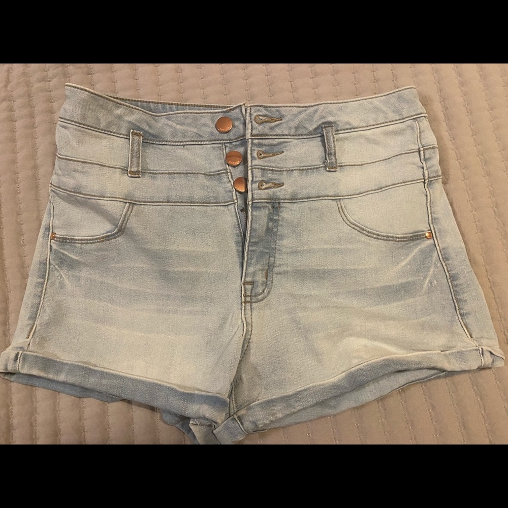 Refuge 3 button high rise shorts